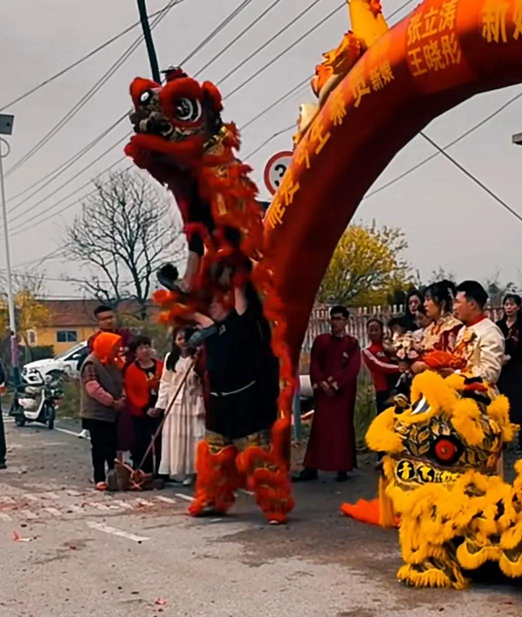 包含传统火把晚会舞龙舞狮,文化与运动盛大庆典的词条 包含传统火把晚会舞龙舞狮,文化与运动盛大庆典的词条